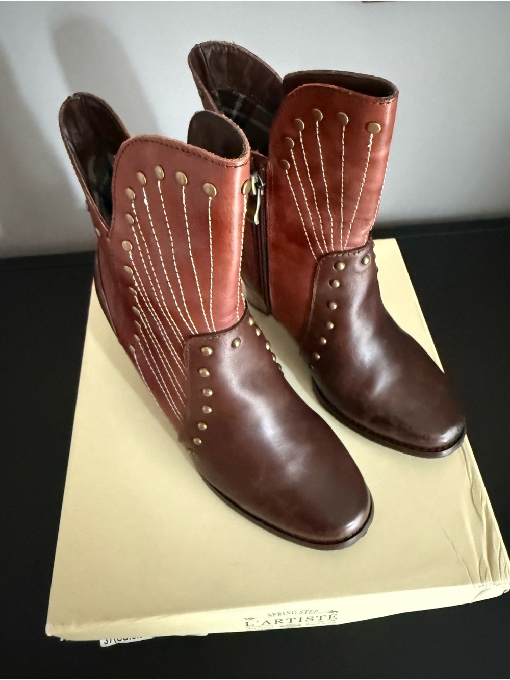 L'artiste Two-Tone Brown Leather Western Ankle Booties